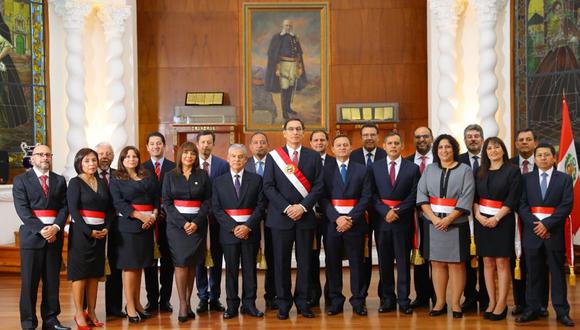 El presidente Martín Vizcarra juramentó el lunes 2 de abril a su primer Gabinete Ministerial liderado por César Villanueva. (Foto: Presidencia de la República)