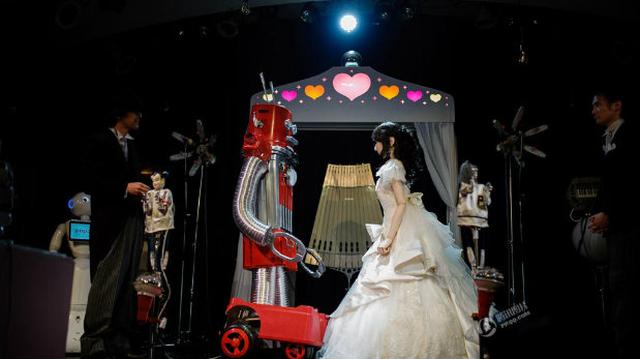 Japón celebró la primera boda de dos robots [VIDEO] - 2