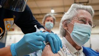 EE.UU. supera las 100 millones de dosis de vacunas administradas contra el coronavirus