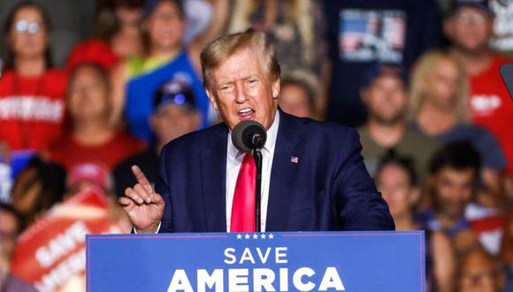 El expresidente estadounidense Donald J. Trump habla en un mitin Save America en Waukesha, Wisconsin, EE. Los votantes acuden a las urnas para votar en las elecciones primarias el 09 de agosto (EFE/EPA/TANNEN MAURY)