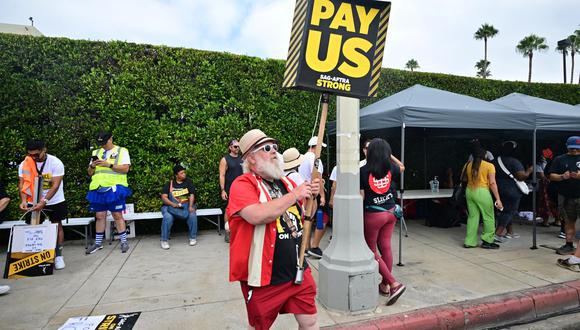 La huelga de guionistas de Hollywood empezó en julio. Meses después, se les unió el Sindicato de Actores. (Foto: Frederic J. BROWN / AFP)