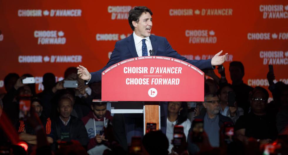 El líder liberal y el primer ministro canadiense, Justin Trudeau, pronuncia su discurso de victoria en Montreal. (AFP)