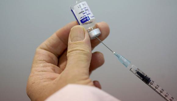Elizabeth Astete sostuvo que el 14 de febrero llegará el primer lote del millón de vacunas del laboratorio de Sinopharm, el cual será destinado al personal de salud que combate la pandemia. (Foto: AFP)