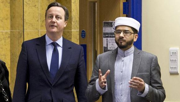 Cameron advierte importancia de que los imanes hablen inglés