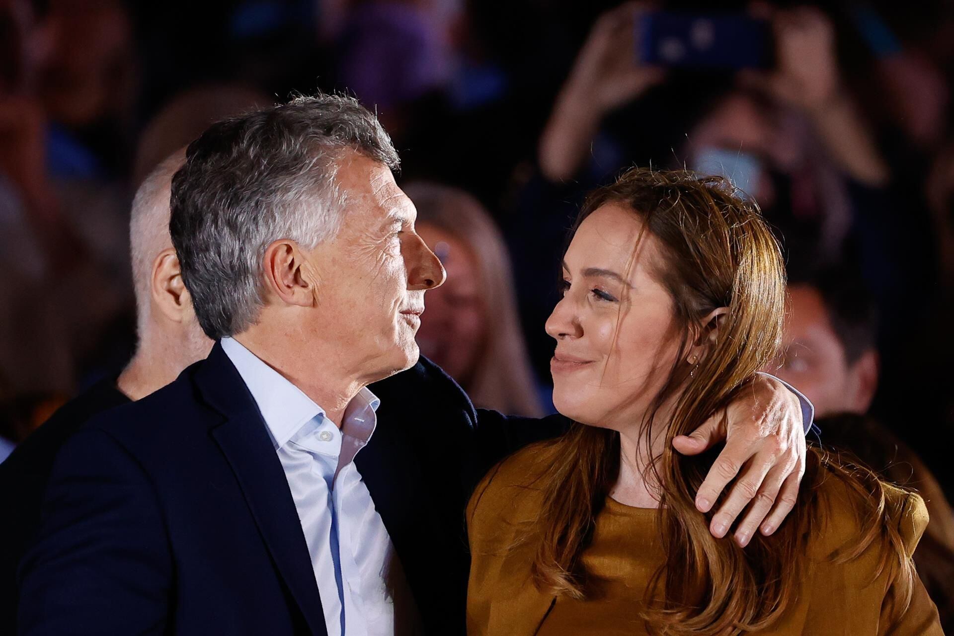 María Eugenia Vidal, who heads the list of candidates for deputies for Buenos Aires, and former President Mauricio Macri participate in a campaign act of Together for Change.  (EFE / Juan Ignacio Roncoroni).