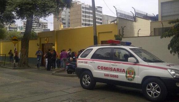 Hombre se suicidó con balazo en la cabeza en consulado español
