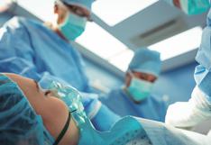 ¿Cuáles son las posibles complicaciones médicas después de un trasplante de órganos?