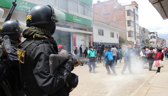 En Junín, se reportaron grescas en el distrito de El Tambo, cuando un grupo de manifestantes intentó cerrar a la fuerza una feria comercial en la zona. (Foto: Junior Meza)