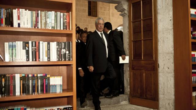 El escritor Mario Vargas Llosa dará 7 mil libros a Arequipa - 1