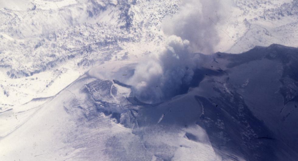 Vista aérea del cráter del volcán Sabancaya. (Foto: GEC Archivo Histórico)