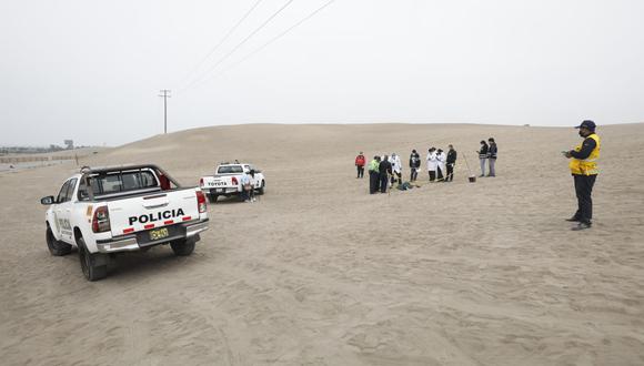 El cadáver fue abandonado cerca a una loma de arena. (Foto: Diana Marcelo/ @photo.gec)