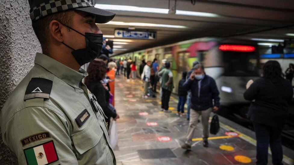 National Guard in the CDMX subway (GETTY IMAGES})