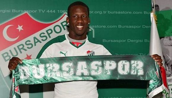 Luis Advíncula no desea volver al Bursaspor de Turquía