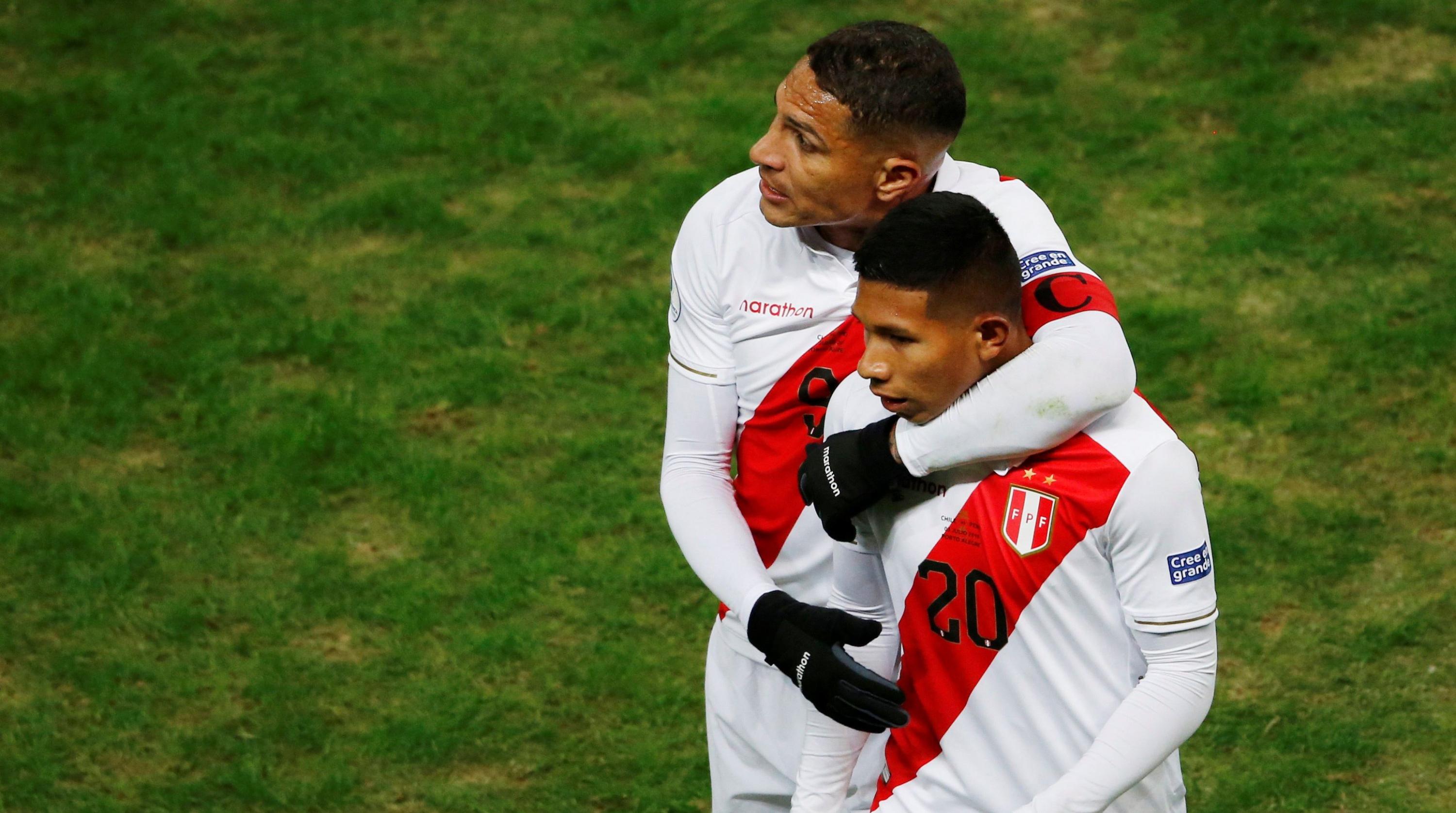 Gol de Edison Flores en el Perú vs. Chile por Copa América. (Foto: AFP)