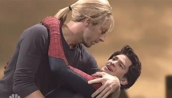 Chris Martin le enseña a "Spider-Man" cómo besar bien