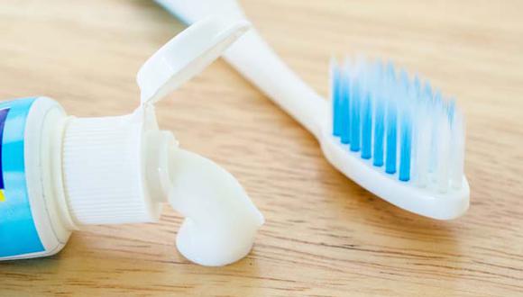 Un poco de pasta dental, por ejemplo, servirá para dejar impecables tus zapatillas. (Foto: Shutterstock)