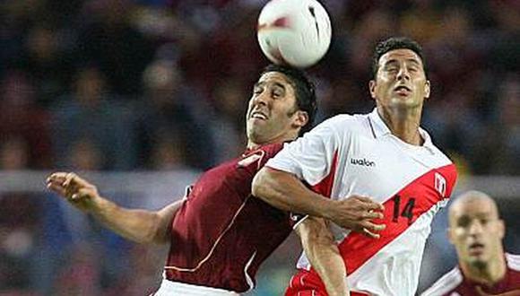 En la Copa América del 2004, en uno de los mejores momentos de Pizarro, el delantero sufrió una fractura de cráneo que lo mantuvo más de dos meses fuera. (Foto: AFP)