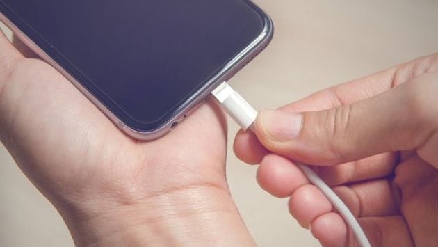 Connecting the cell phone to any USB port can be dangerous.  (Getty Images)