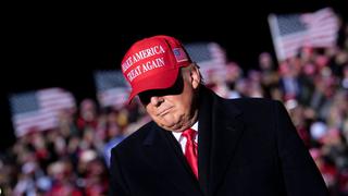 Trump proyecta “otra maravillosa victoria” en su último mitin de campaña