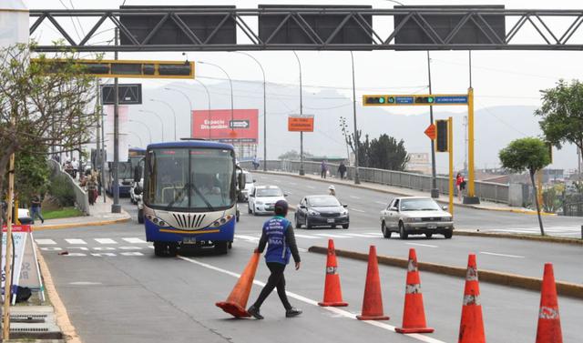Las cámaras tomarán automáticamente fotografías a los vehículos que circulen por la vía exclusiva del carril. (Foto: Alessandro Currarino)