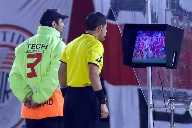 Víctor Hugo Carrillo utilizó el VAR en la pasada Copa Liberadores | Foto: Agencias