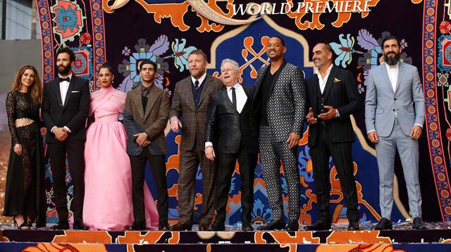 Nasim Pedrad, Marwan Kenzari, Naomi Scott, Mena Massoud, el director Guy Ritchie, Alan Menken, Will Smith, Navid Negahban y Numan Acar attend en la premiere de "Aladdin" en Los Angeles, California. (Foto: Reuters)