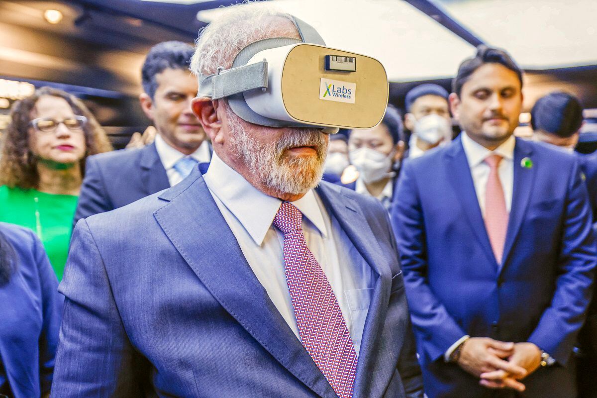 Brazilian President Luiz Inacio Lula da Silva testing a virtual reality headset at the Huawei Research and Development Center in Shanghai, China, on April 13, 2023. (Photo by Ricardo STUCKERT / Brazilian Presidency / AFP)