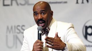 Steve Harvey feliz en Navidad: olvidó error en el Miss Universo