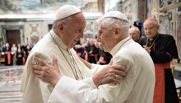 Francisco y Benedicto XVI. Ya hace casi siete años que el segundo de ellos renunció al trono de Pedro. (Foto: Reuters)