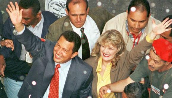 Hugo Chávez desvinculó su imagen de la de la vieja política.