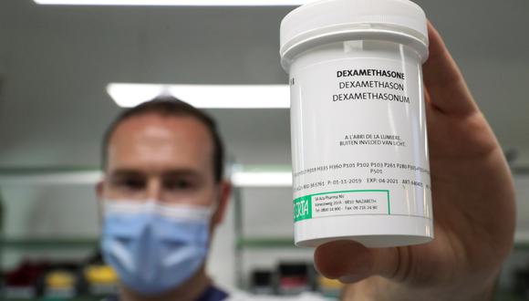 Un frasco de dexametasona usado en el Erasme Hospital en Bruselas. (REUTERS/Yves Herman)