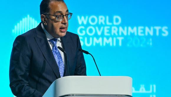 El primer ministro de Egipto, Mostafa Madbouli, habla en la Cumbre Mundial de Gobiernos en Dubai el 12 de febrero de 2024. (Foto de RYAN LIM / AFP)