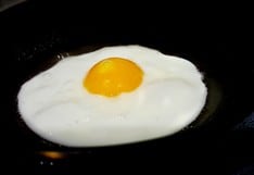 El truco para evitar que el huevo frito se pegue en la sartén