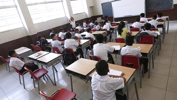 El presidente Martín Vizcarra anunció la postergación del inicio de clases escolares en todo el país, que estaba programado en las escuelas públicas para este lunes 16, y la suspensión de las que habían comenzado en las particulares. De momento, se ha establecido el 30 de marzo como fecha de inicio de clases y reanudación de actividades, según el caso.