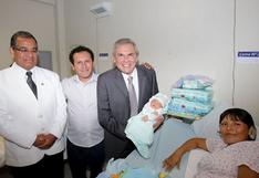 Luis Castañeda será padrino de segundo niño nacido en el 2015