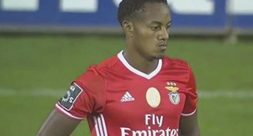 El peruano André Carrillo derrochó buen fútbol en el partido Nacional vs Benfica. (Foto: Captura)