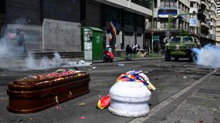 Bolivia: Policía dispersa marcha que llegó de Senkata con féretros
