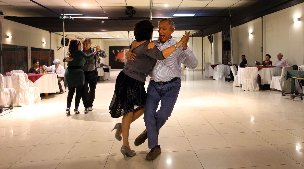 Adultos mayores de Lima viven al máximo el tango [FOTOS] - 8
