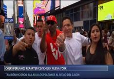 Chefs peruanos reparten cebiche en el Times Square de Nueva York