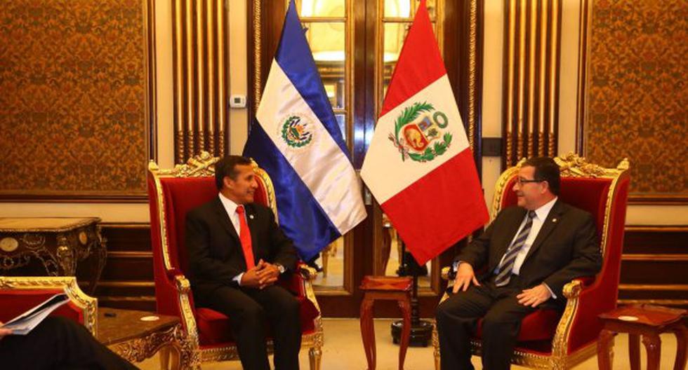 Humala junto al nuevo embajador de El Salvador en Lima, Edgar Pineda Rodríguez. (Foto: Andina)