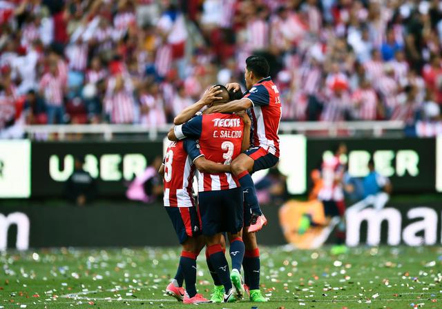 Chivas enfrenta a Tigres en la final de la Liga MX. En el partido de ida igualaron 2-2. (AFP)