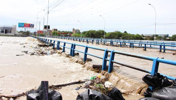 La crecida y desbordes del río Piura afectan a los habitantes. (Ralph Zapata/GEC)