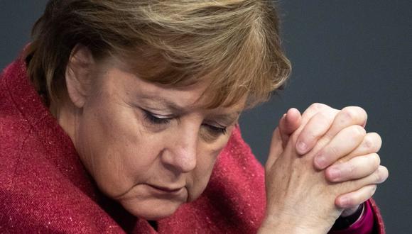 La canciller alemana Angela Merkel habla en el Parlamento sobre la pandemia de coronavirus covid-19. (EFE / EPA / HAYOUNG JEON).