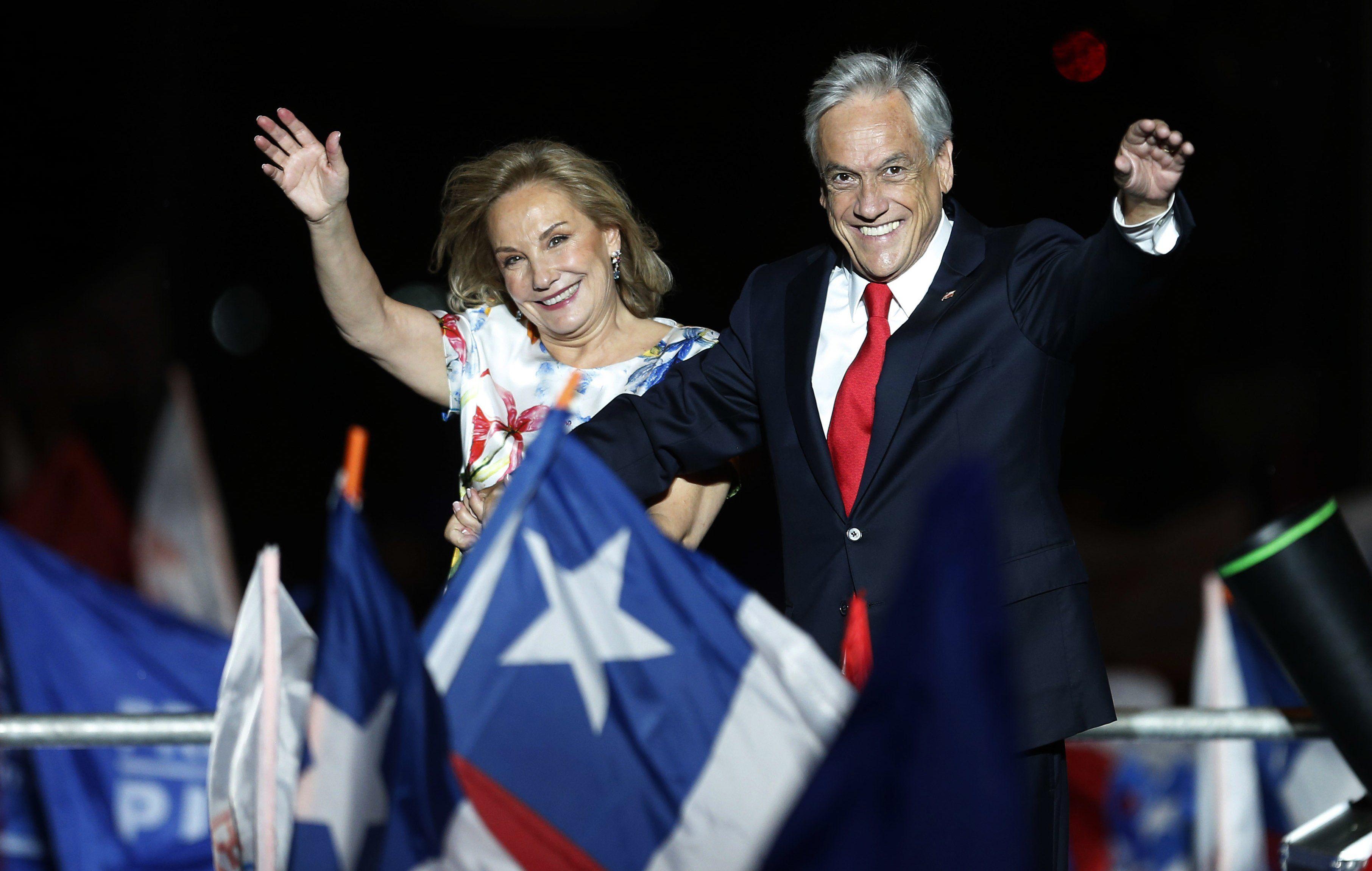 Cecilia Morel y Sebastián Piñera en una imagen del 17 de diciembre del 2017. (AP Photo/Luis Hidalgo).
