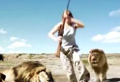 YouTube: león ataca a cazadores que posaban con su compañero muerto