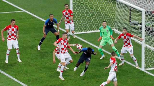 Francia vs. Croacia: la mano de Perisic que propició el penal galo. (Foto: Agencias)