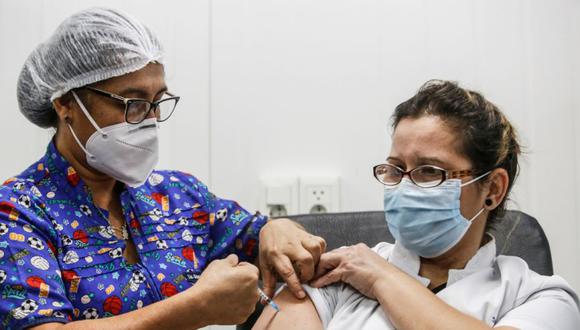Las vacunas, que serán destinadas a 10.000 trabajadores sanitarios, son la segunda partida que llega al país tras las 4.000 dosis de la Sputnik V, también para el personal de blanco. (Foto: REUTERS/Cesar Olmedo).