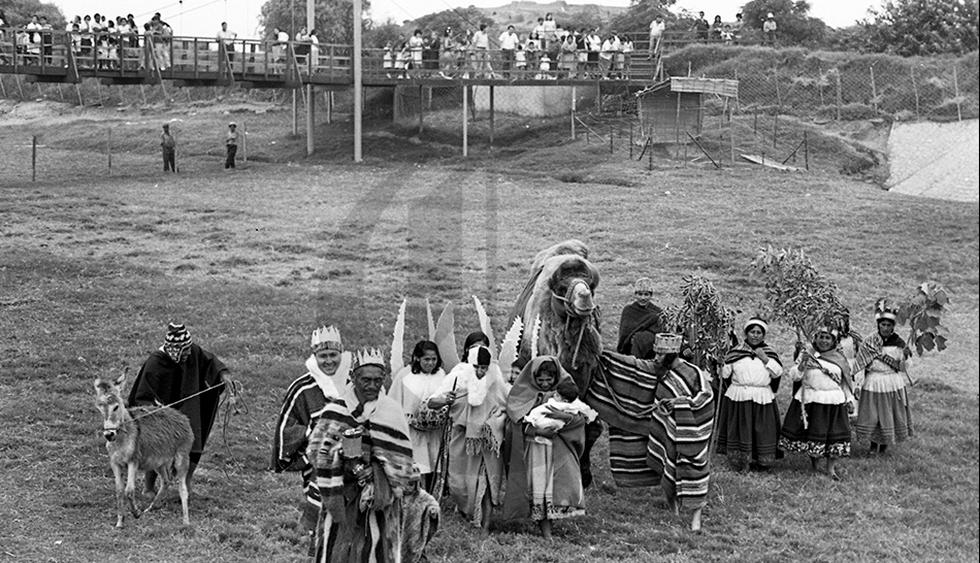 En 1969, en el Parque de las Leyendas,  los “magos” eran artesanos locales y el camello lo prestó el zoológico de Barranco. (Foto: Archivo Histórico El Comercio)