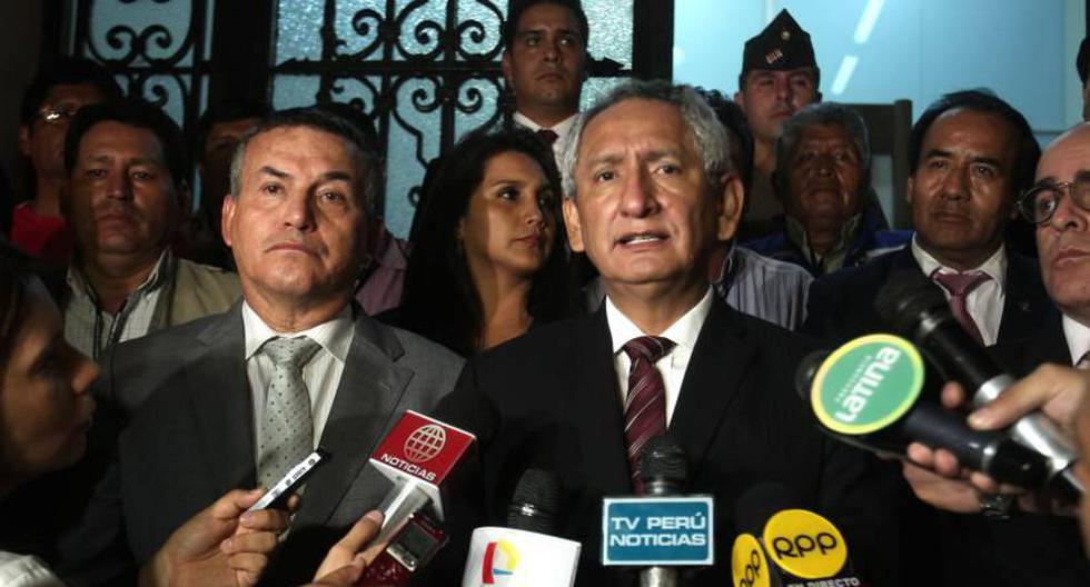 Cornejo inform&oacute; a la prensa sobre el acuerdo despu&eacute;s del 11 pm. (Foto: Andina)