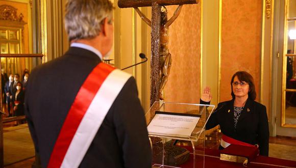 Pilar Mazzetti juró como ministra de Salud ante Francisco Sagasti. (Foto: Presidencia)